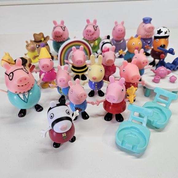 Peppa Pig Family & Friends Articulated Figures Furniture Accessories Lot - Picture 1 of 8